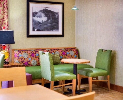 Hampton Inn By Hilton Harrisonburg image 13